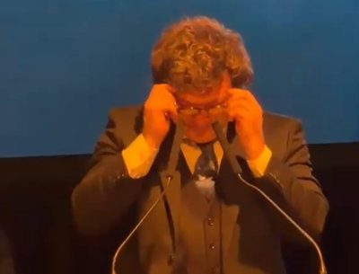 נשיא ארגנטינה הפתיע בנאום מרגש על הרבי - והתחבק על הבמה עם השליח