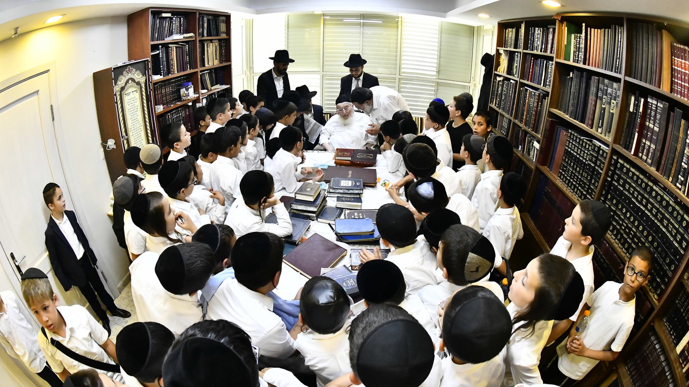 ילדי "חזון מאיר ובית ישראל" אצל הגרמ"צ ברגמן