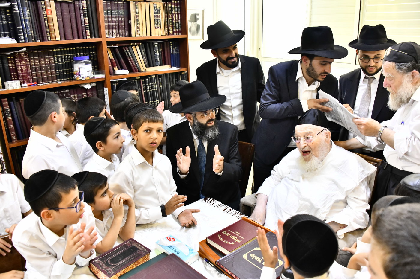 ילדי "חזון מאיר ובית ישראל" אצל הגרמ"צ ברגמן