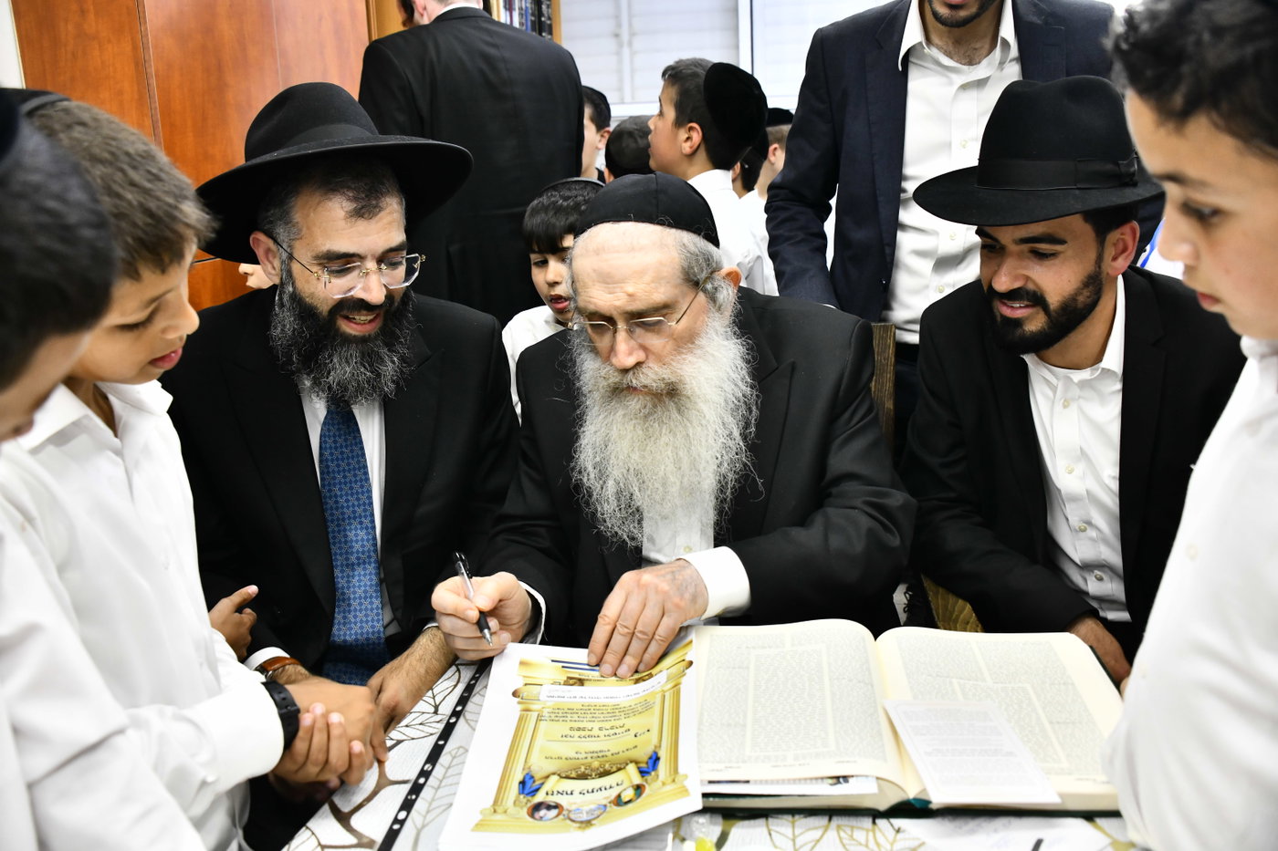 ילדי "חזון מאיר ובית ישראל" אצל הגר"ש שטיינמן