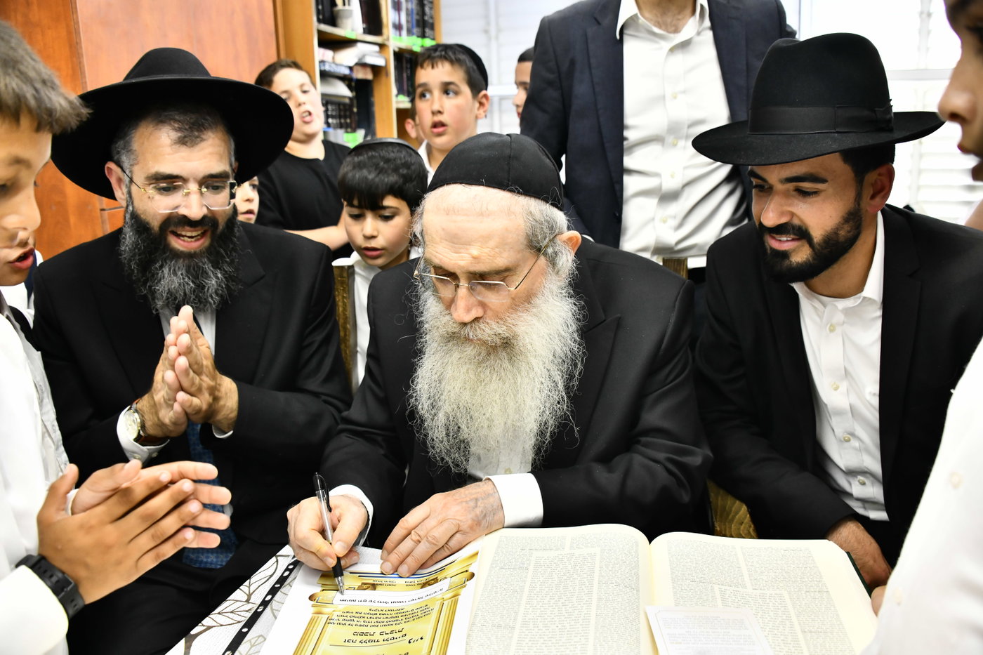 ילדי "חזון מאיר ובית ישראל" אצל הגר"ש שטיינמן