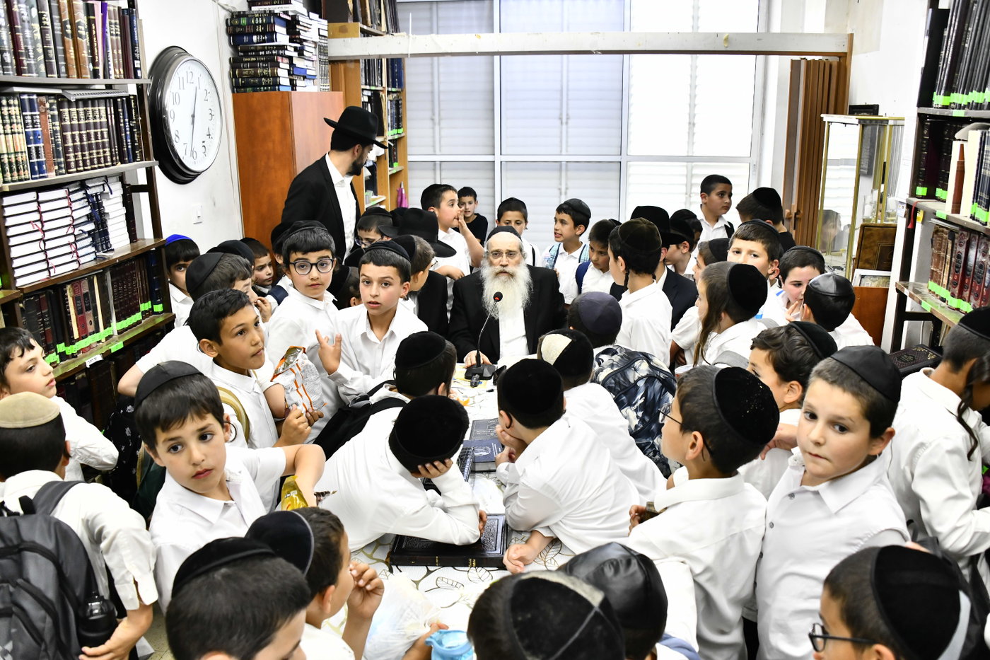 ילדי "חזון מאיר ובית ישראל" אצל הגר"ש שטיינמן