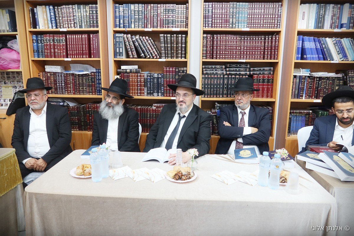 הרבנים במעמד