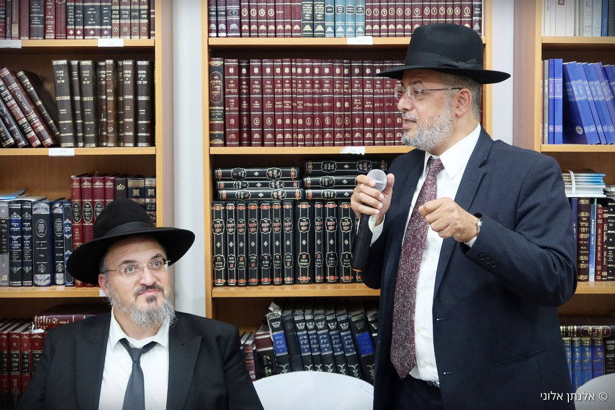 הרבנים במעמד