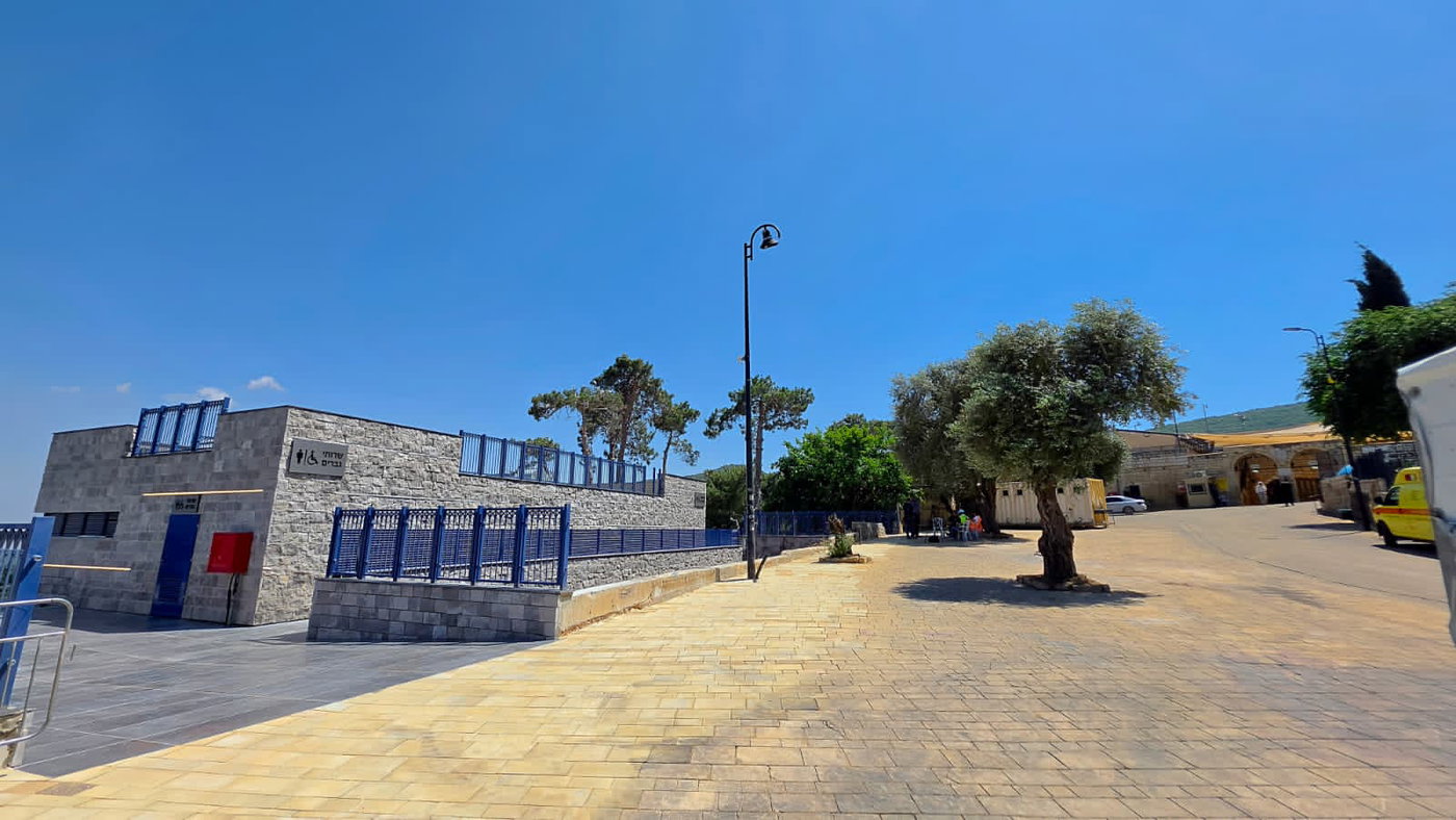 מבנה השירותים במירון 