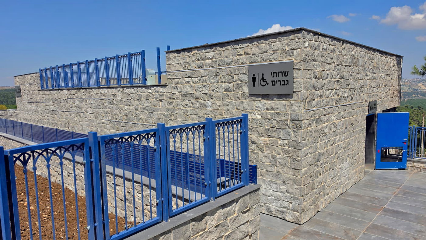 מבנה השירותים במירון 