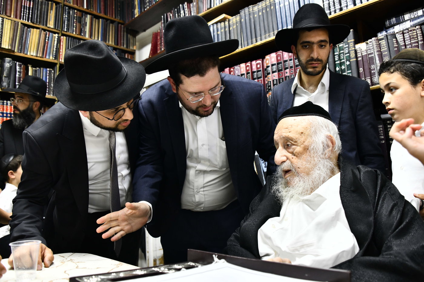 ילדי "חזון מאיר ובית ישראל" אצל הגרב"ד פוברסקי
