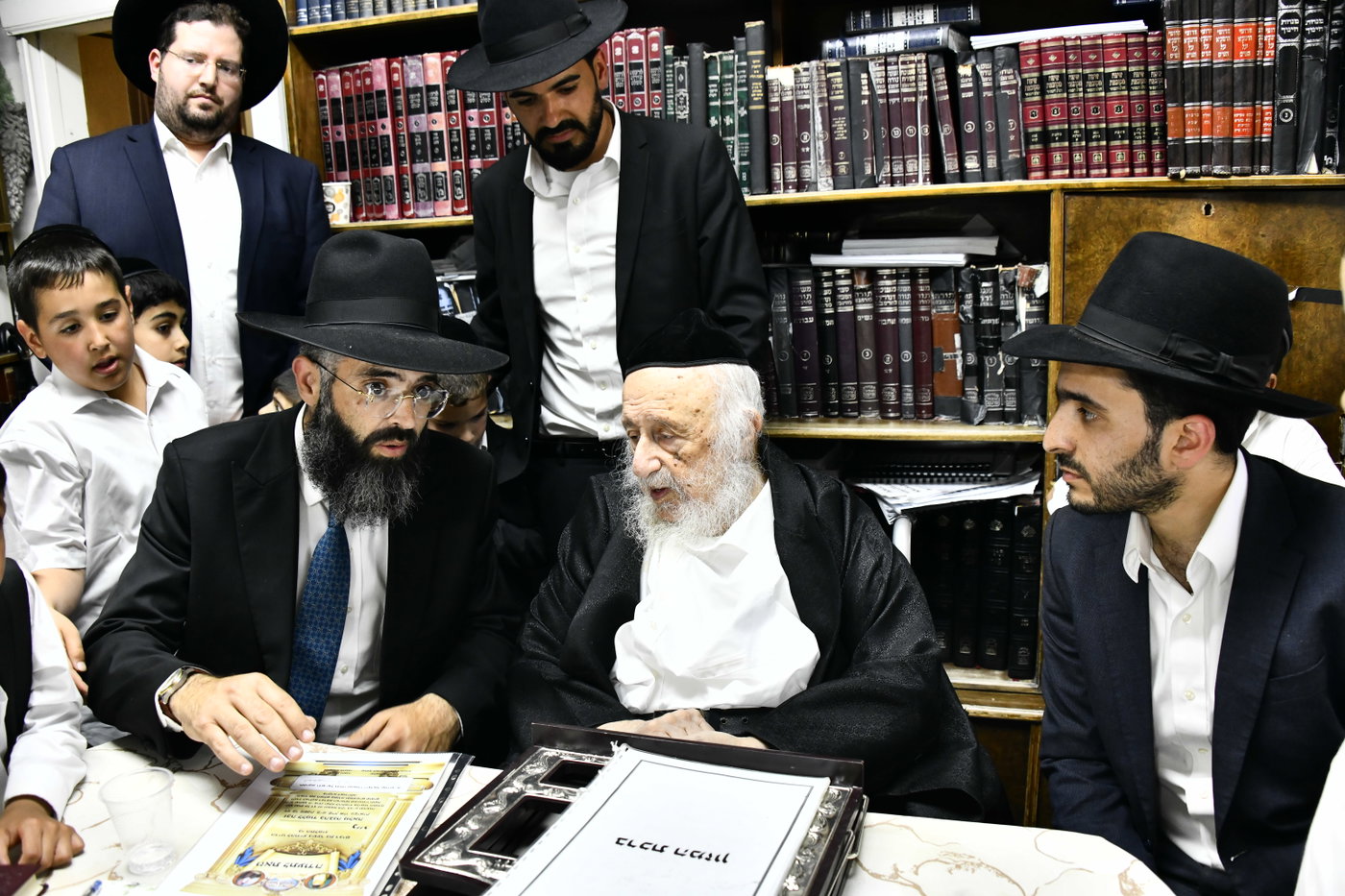 ילדי "חזון מאיר ובית ישראל" אצל הגרב"ד פוברסקי
