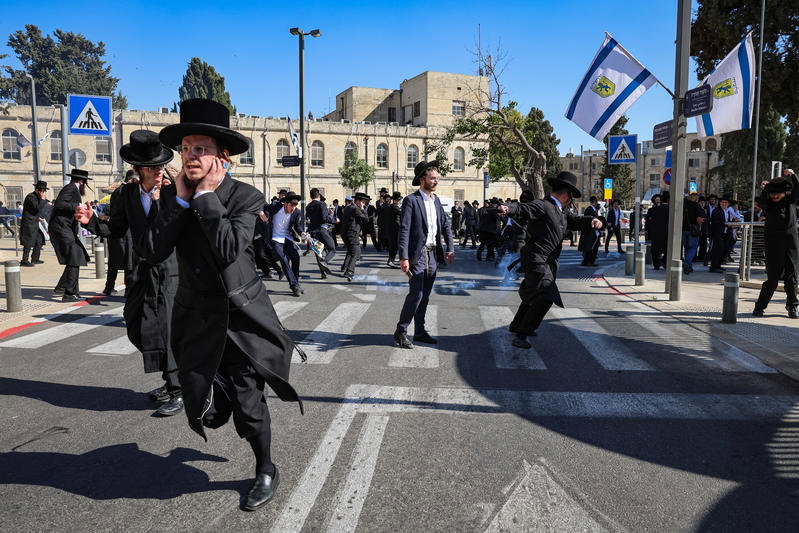 רימוני הלם, זרנוקים: 24 רגעים סוערים מהפגנות הפלג בתל אביב ובירושלים