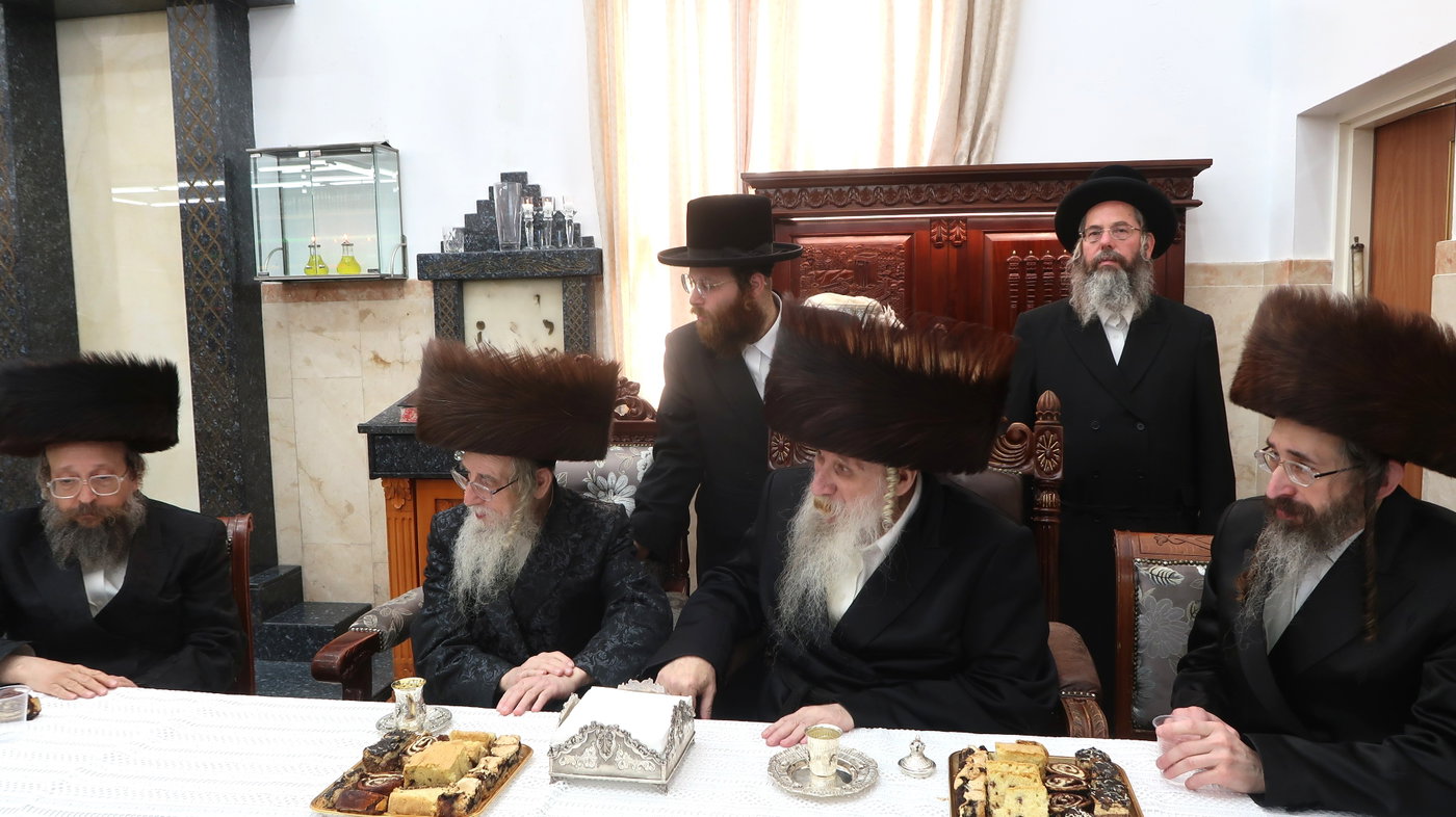 שמחת הברית בחצרות טשארנאביל - מעליץ