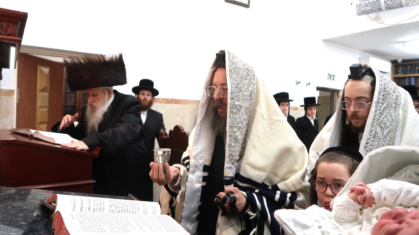שמחת הברית בחצרות טשארנאביל - מעליץ