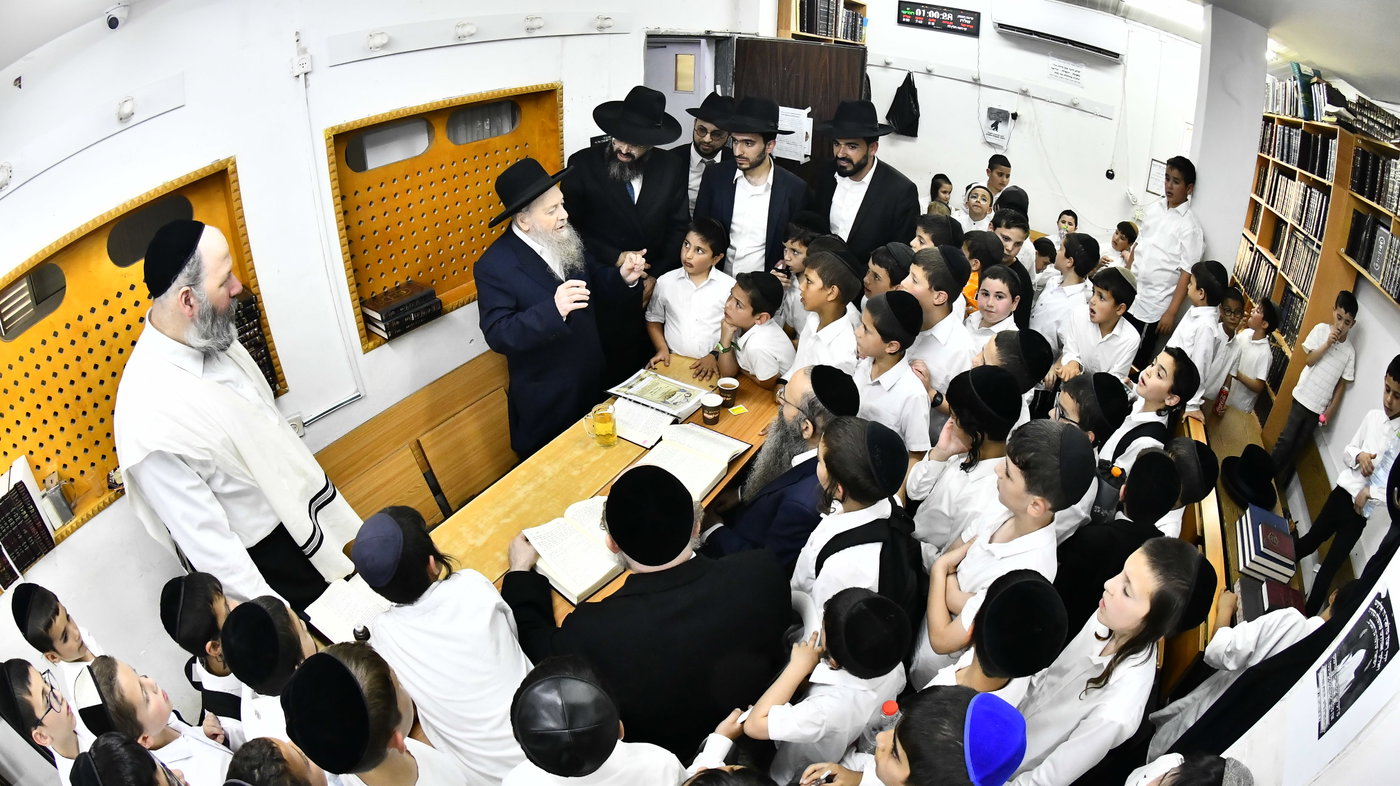 ילדי "חזון מאיר ובית ישראל" אצל הגר"ד בצרי
