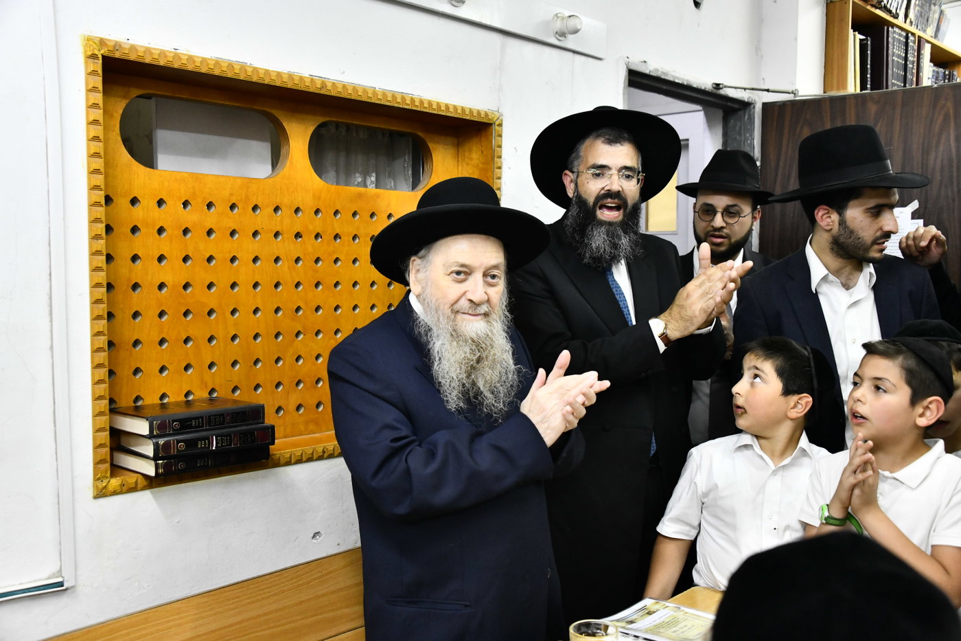 ילדי "חזון מאיר ובית ישראל" אצל הגר"ד בצרי