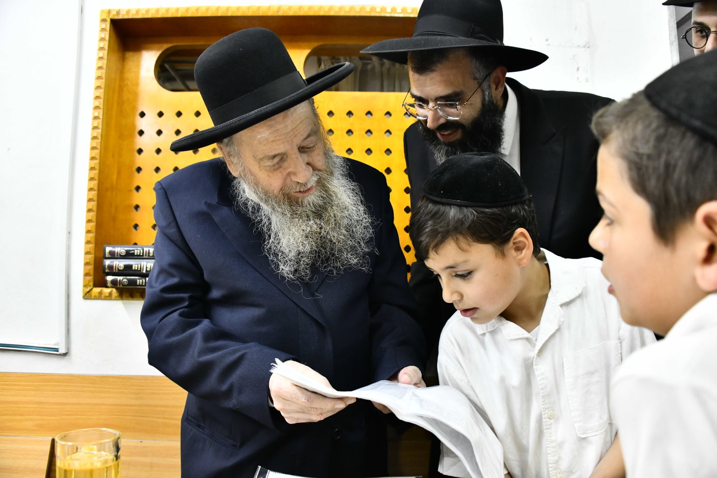 ילדי "חזון מאיר ובית ישראל" אצל הגר"ד בצרי