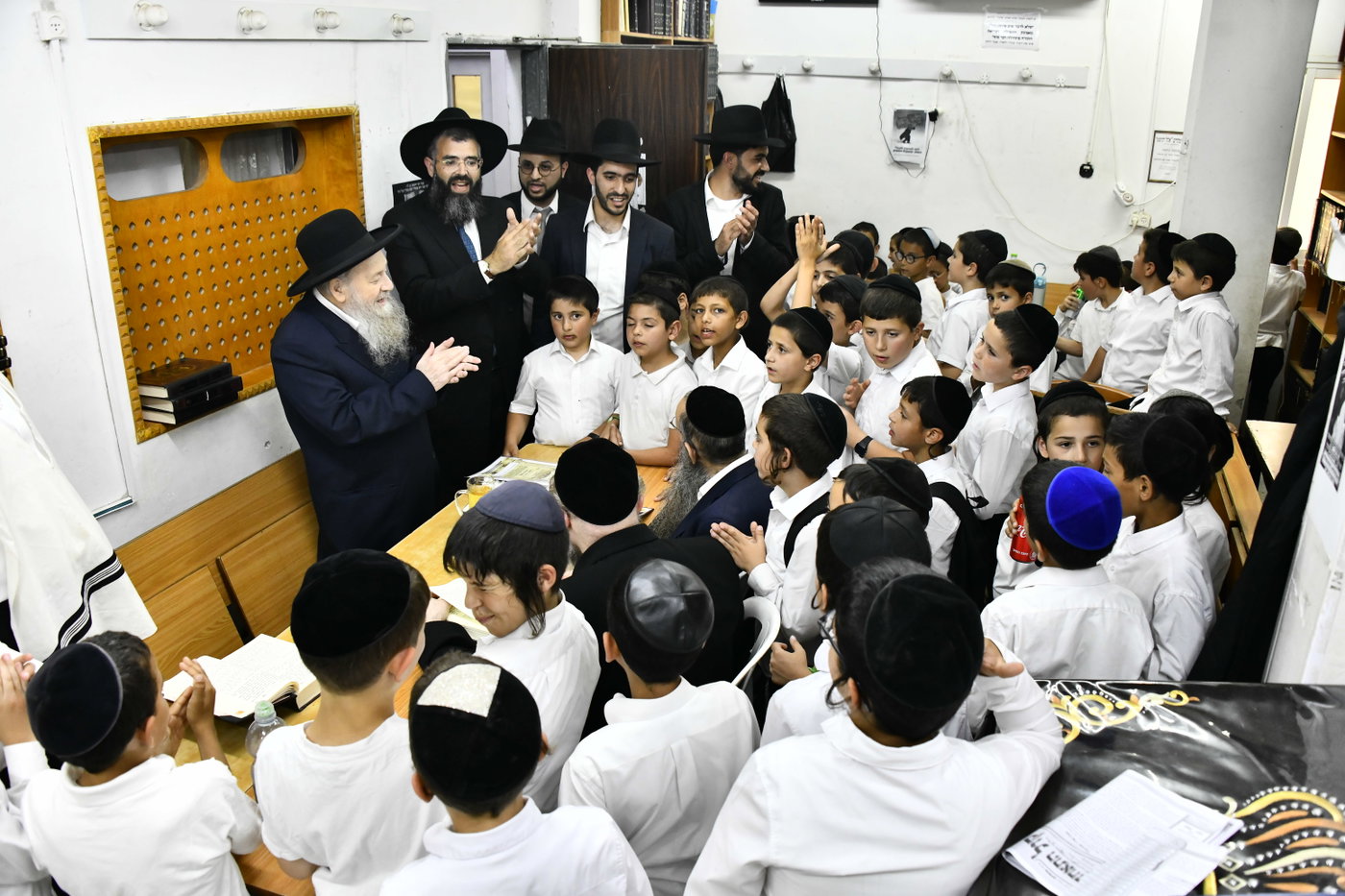 ילדי "חזון מאיר ובית ישראל" אצל הגר"ד בצרי