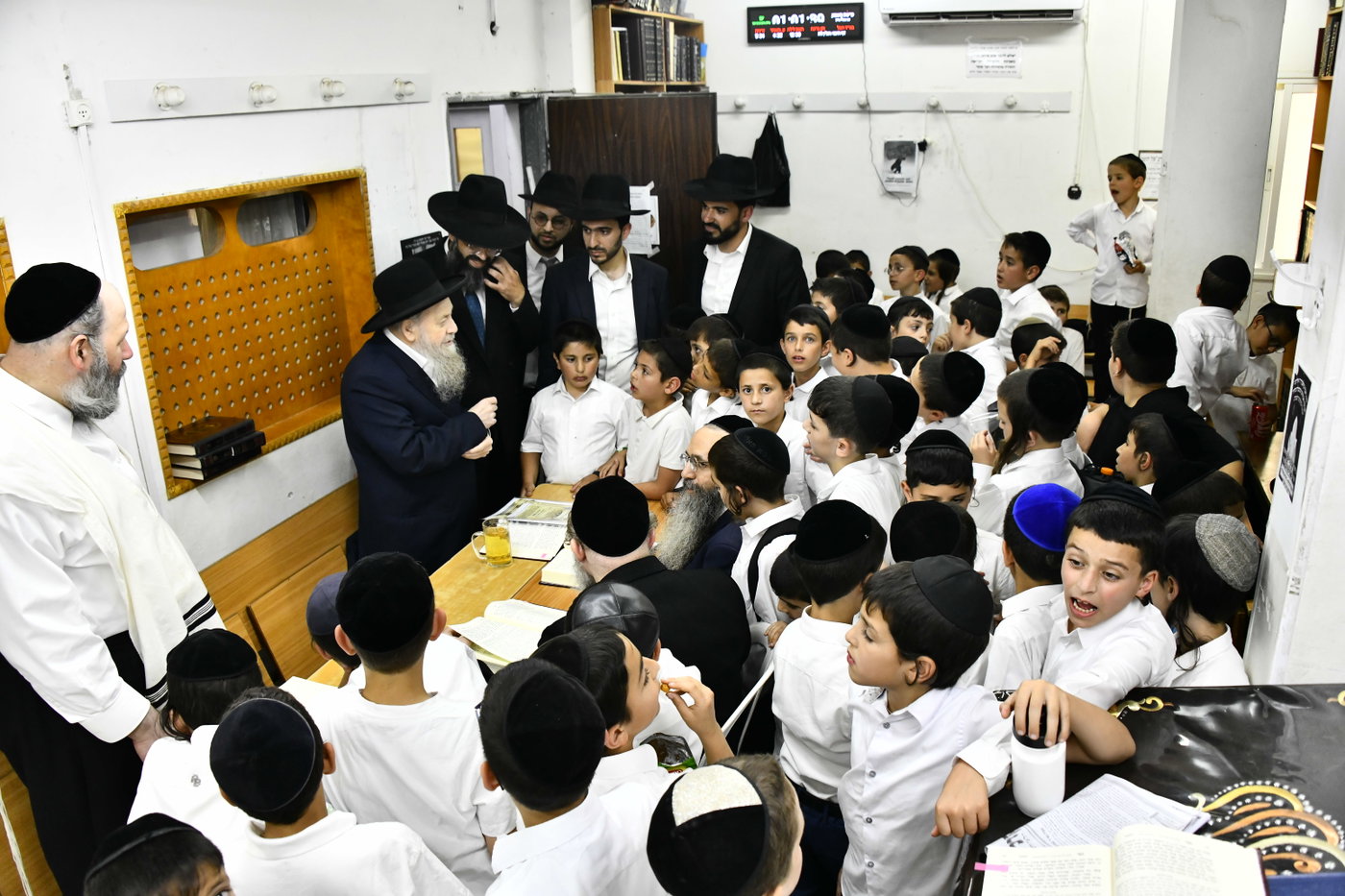 ילדי "חזון מאיר ובית ישראל" אצל הגר"ד בצרי