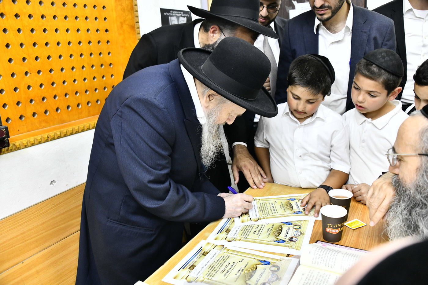 ילדי "חזון מאיר ובית ישראל" אצל הגר"ד בצרי