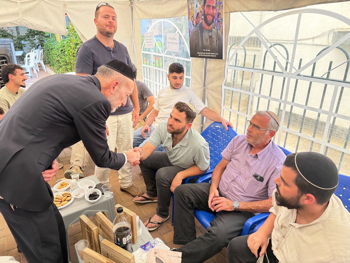 ניחום האבלים של מקלב בבית משפחת יערי