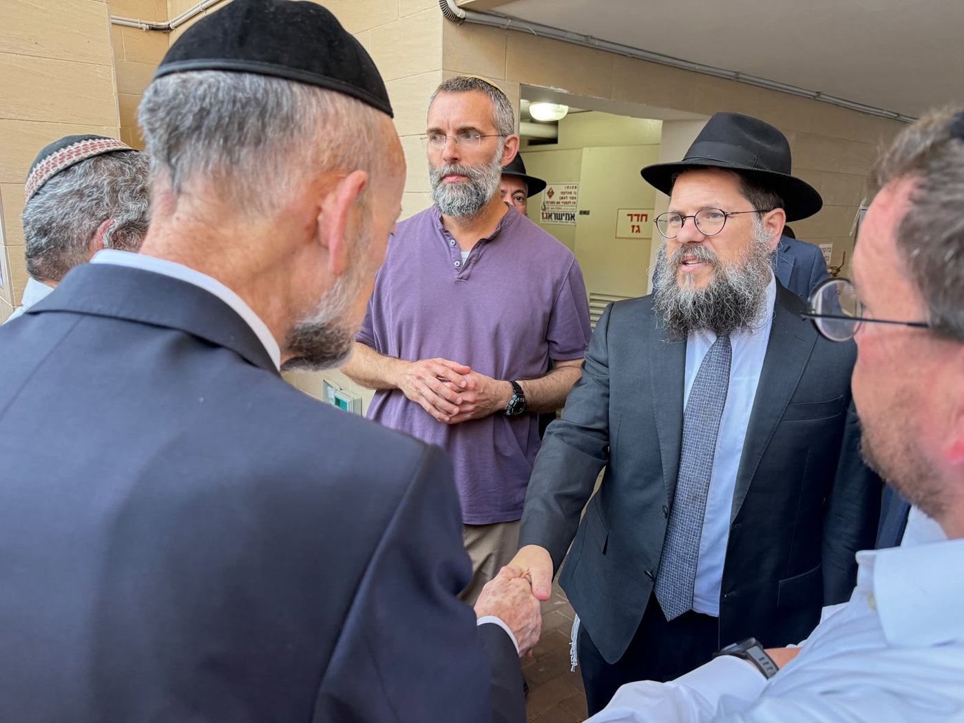 ניחום האבלים של מקלב בבית משפחת יערי