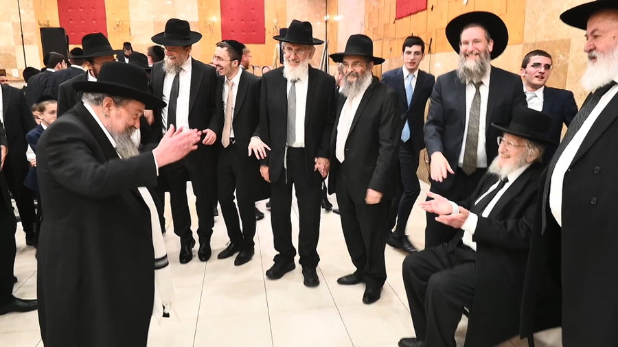 שמחת נישואי צאצאי הגר"א לוי והגרי"ד שפירא