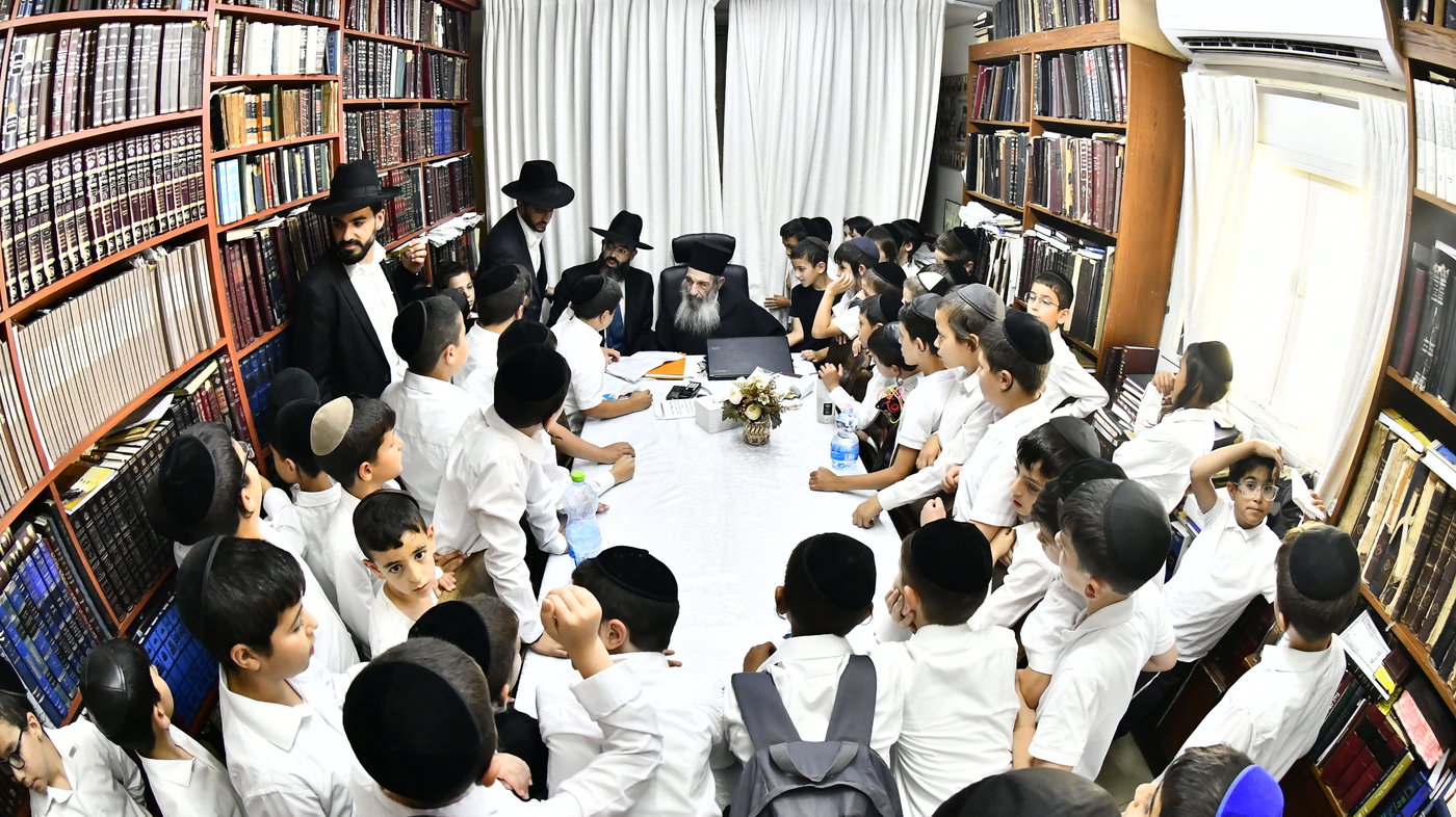 ילדי "חזון מאיר ובית ישראל" אצל הגר"נ בן שמעון