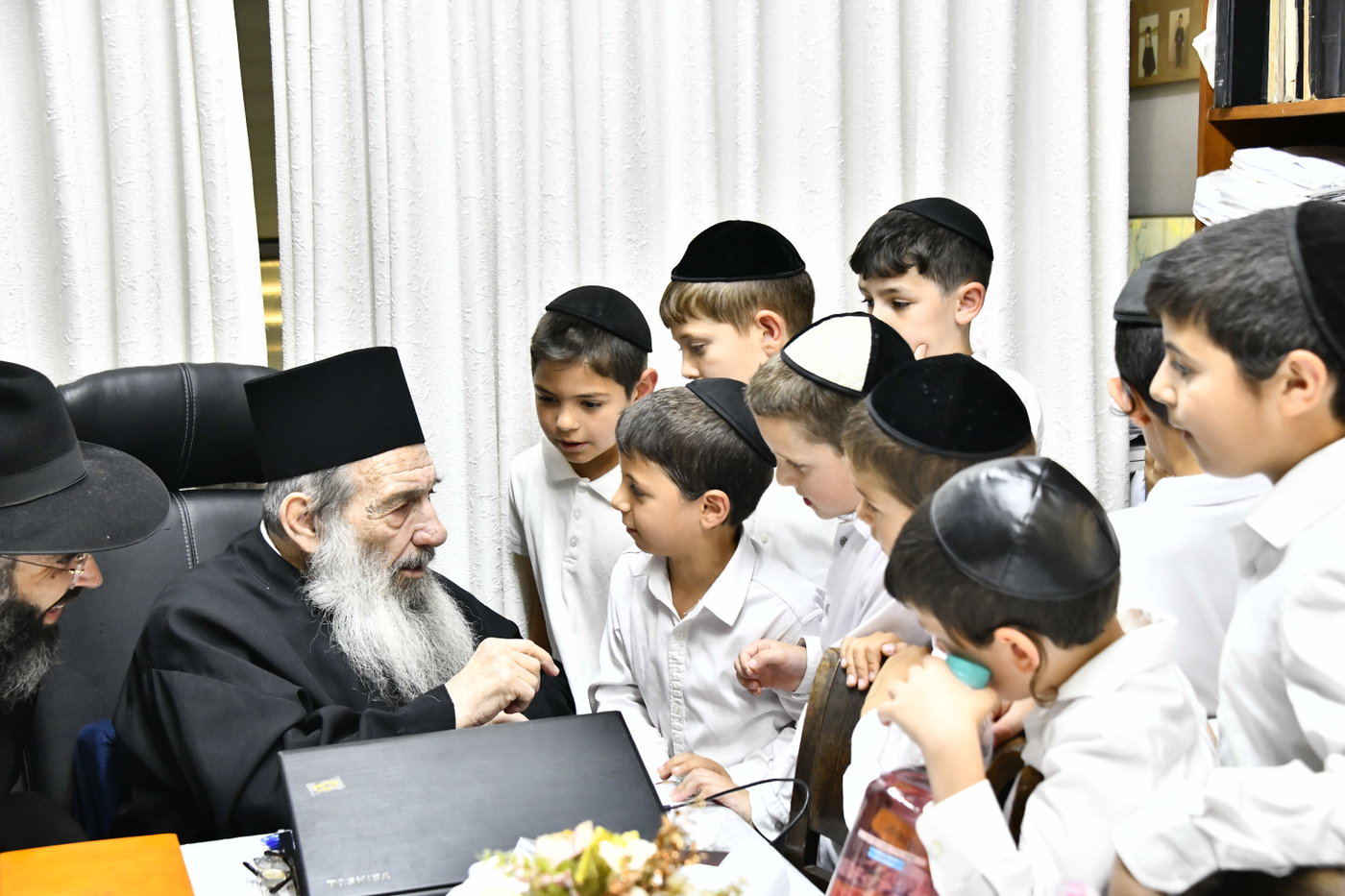 ילדי "חזון מאיר ובית ישראל" אצל הגר"נ בן שמעון