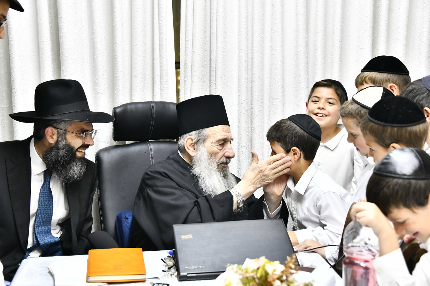 ילדי "חזון מאיר ובית ישראל" אצל הגר"נ בן שמעון