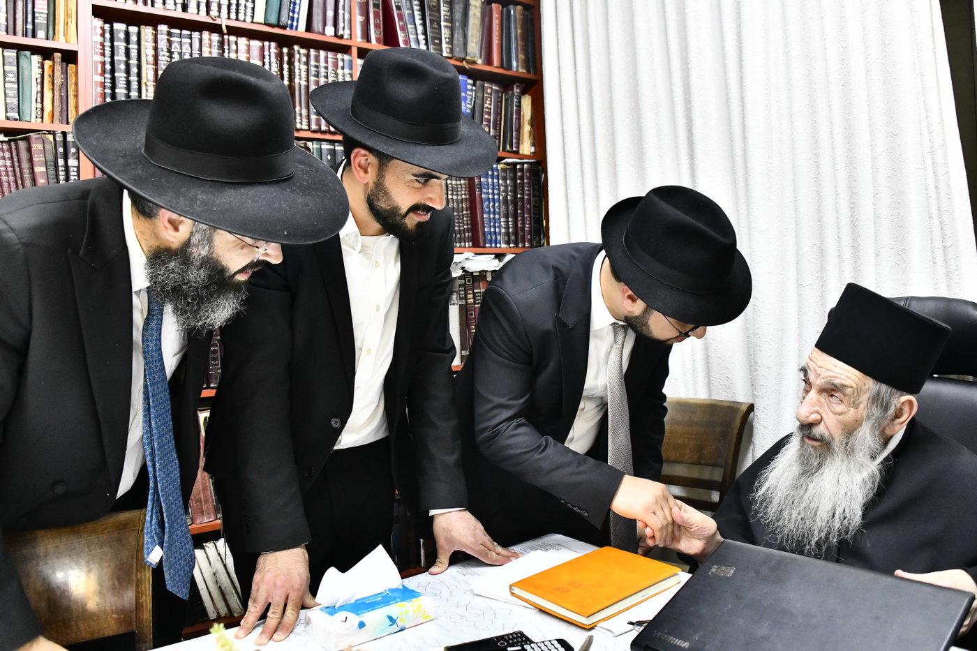ילדי "חזון מאיר ובית ישראל" אצל הגר"נ בן שמעון