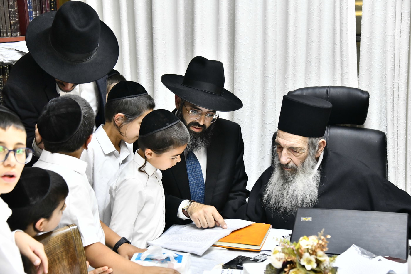 ילדי "חזון מאיר ובית ישראל" אצל הגר"נ בן שמעון