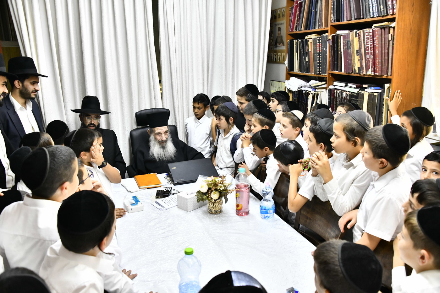 ילדי "חזון מאיר ובית ישראל" אצל הגר"נ בן שמעון