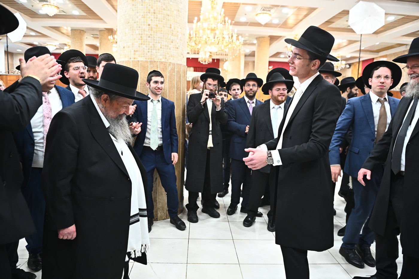 שמחת נישואי צאצאי הגר"א לוי והגרי"ד שפירא