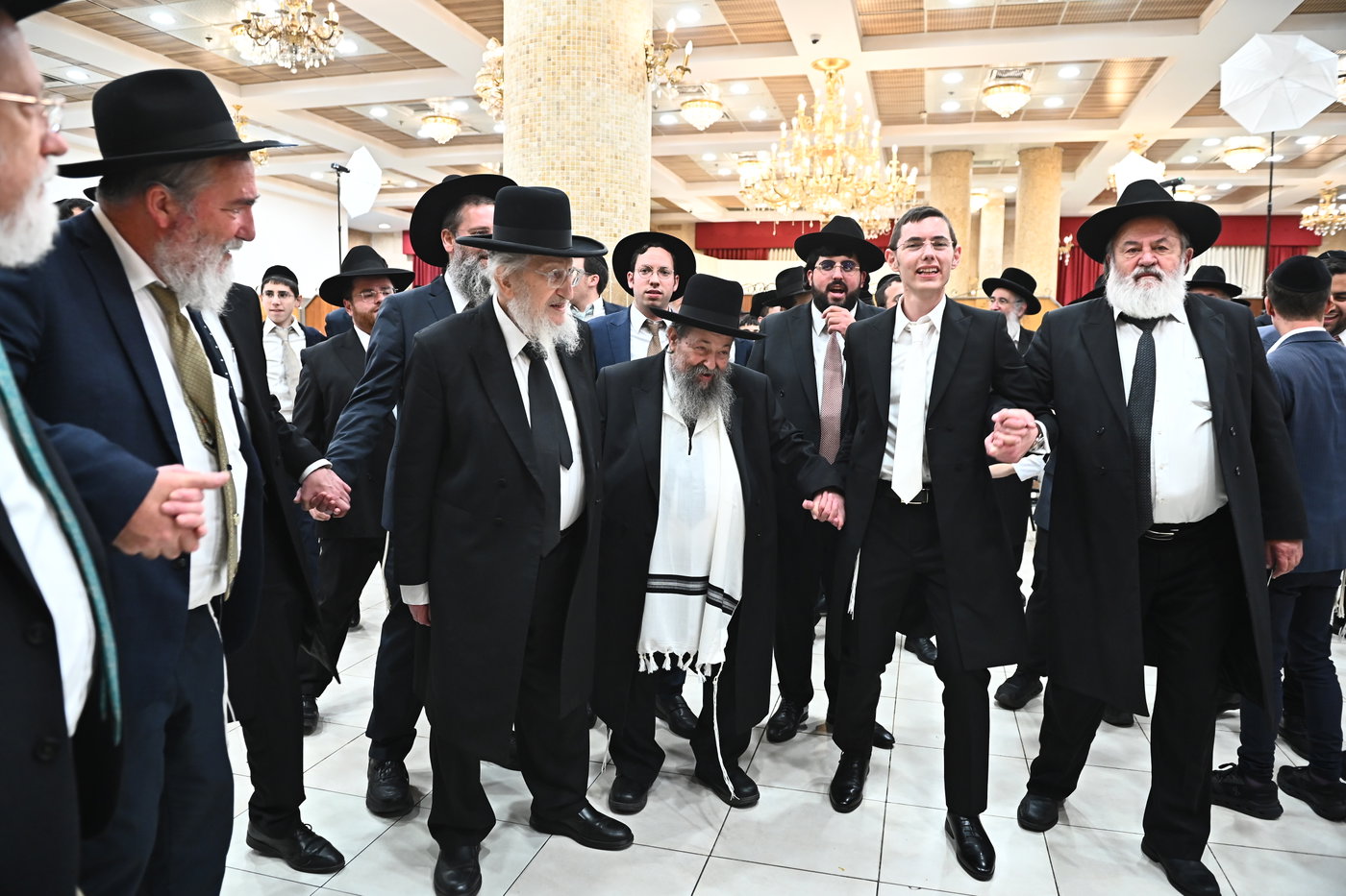 שמחת נישואי צאצאי הגר"א לוי והגרי"ד שפירא