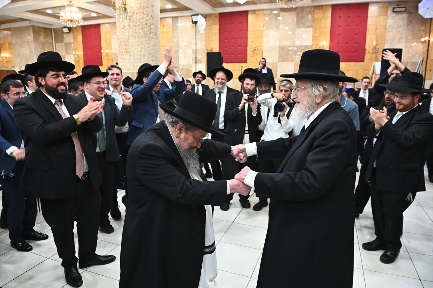 שמחת נישואי צאצאי הגר"א לוי והגרי"ד שפירא