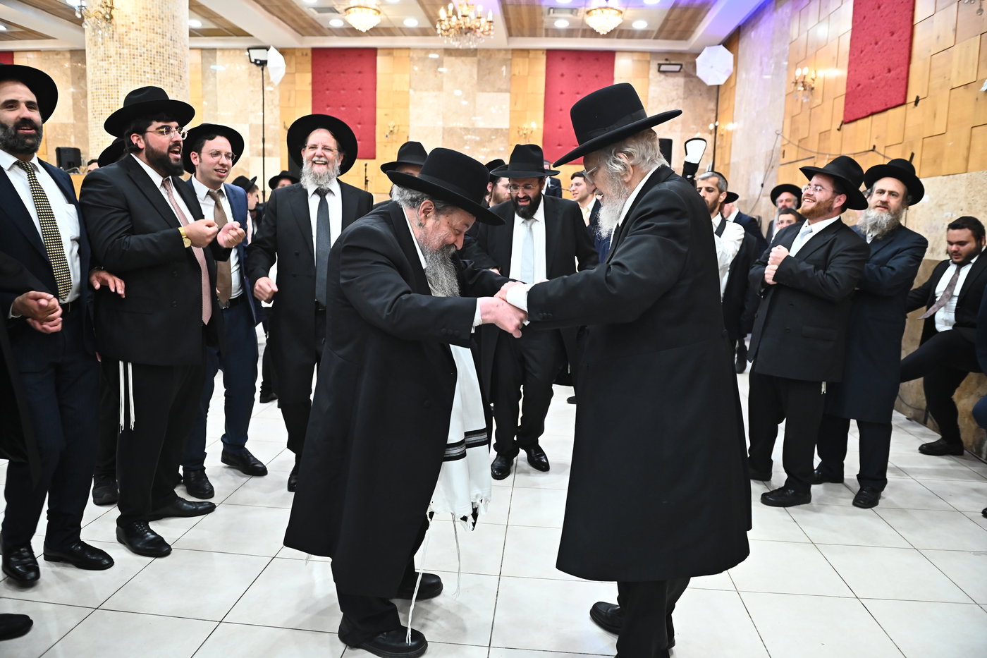 שמחת נישואי צאצאי הגר"א לוי והגרי"ד שפירא