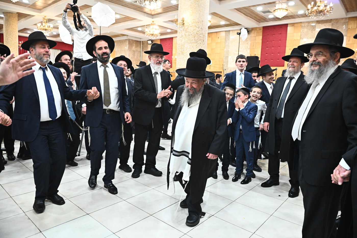 שמחת נישואי צאצאי הגר"א לוי והגרי"ד שפירא