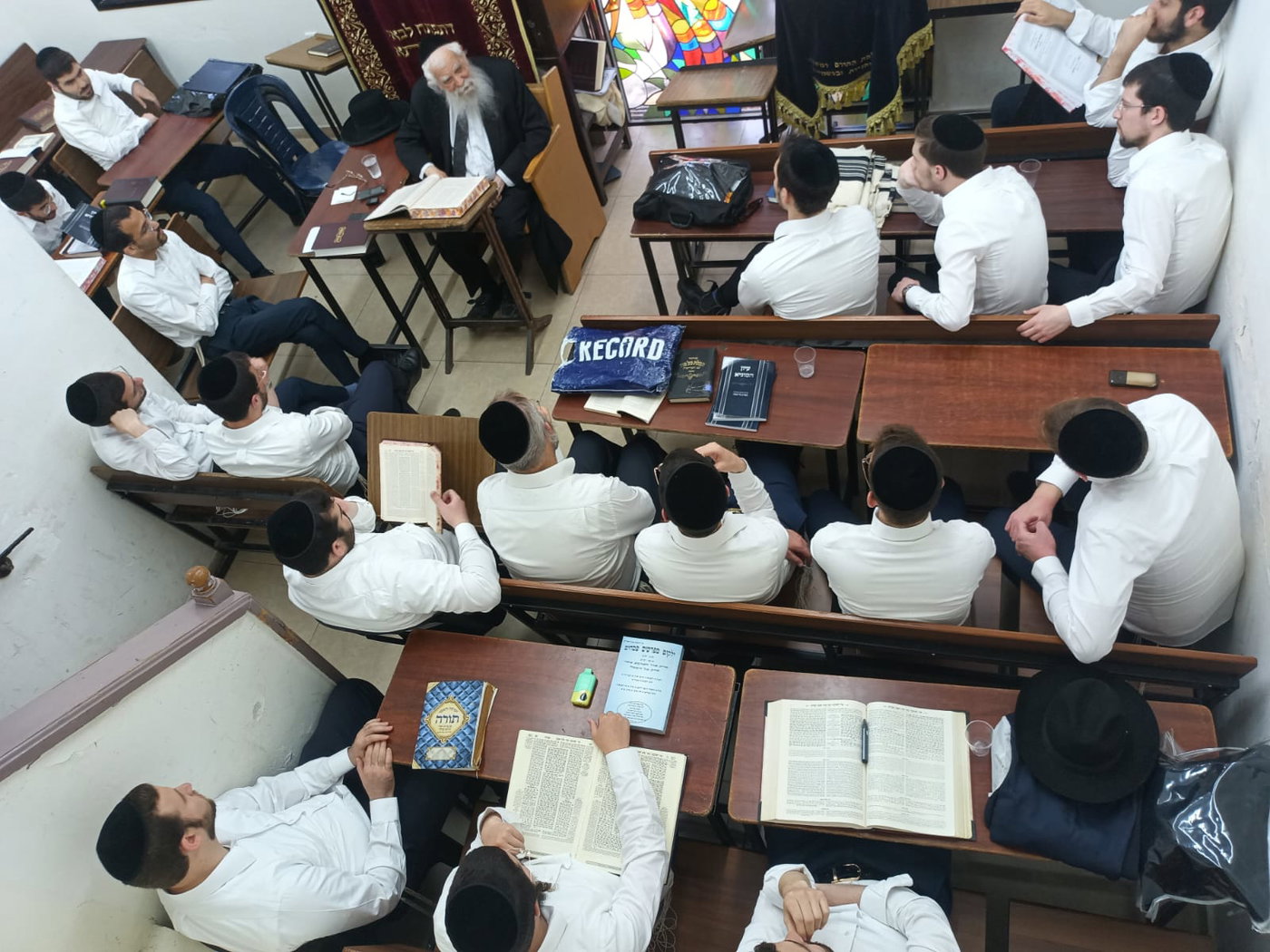 הגאון רבי נחום שיינין זצ"ל בלימוד בישיבתו