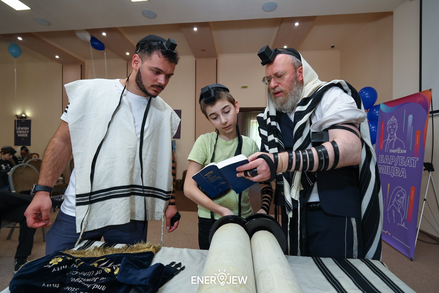 ילדי המלחמה" חגגו בר מצווה: תפילין, פמוטי יוקרה ואפס אזעקות