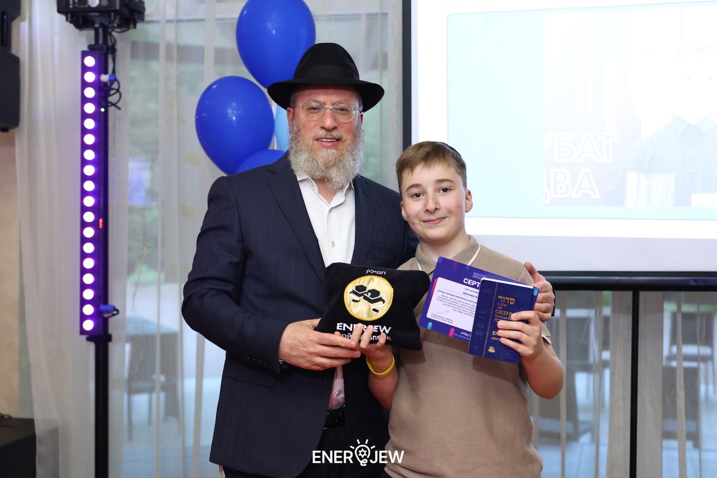 ילדי המלחמה" חגגו בר מצווה: תפילין, פמוטי יוקרה ואפס אזעקות