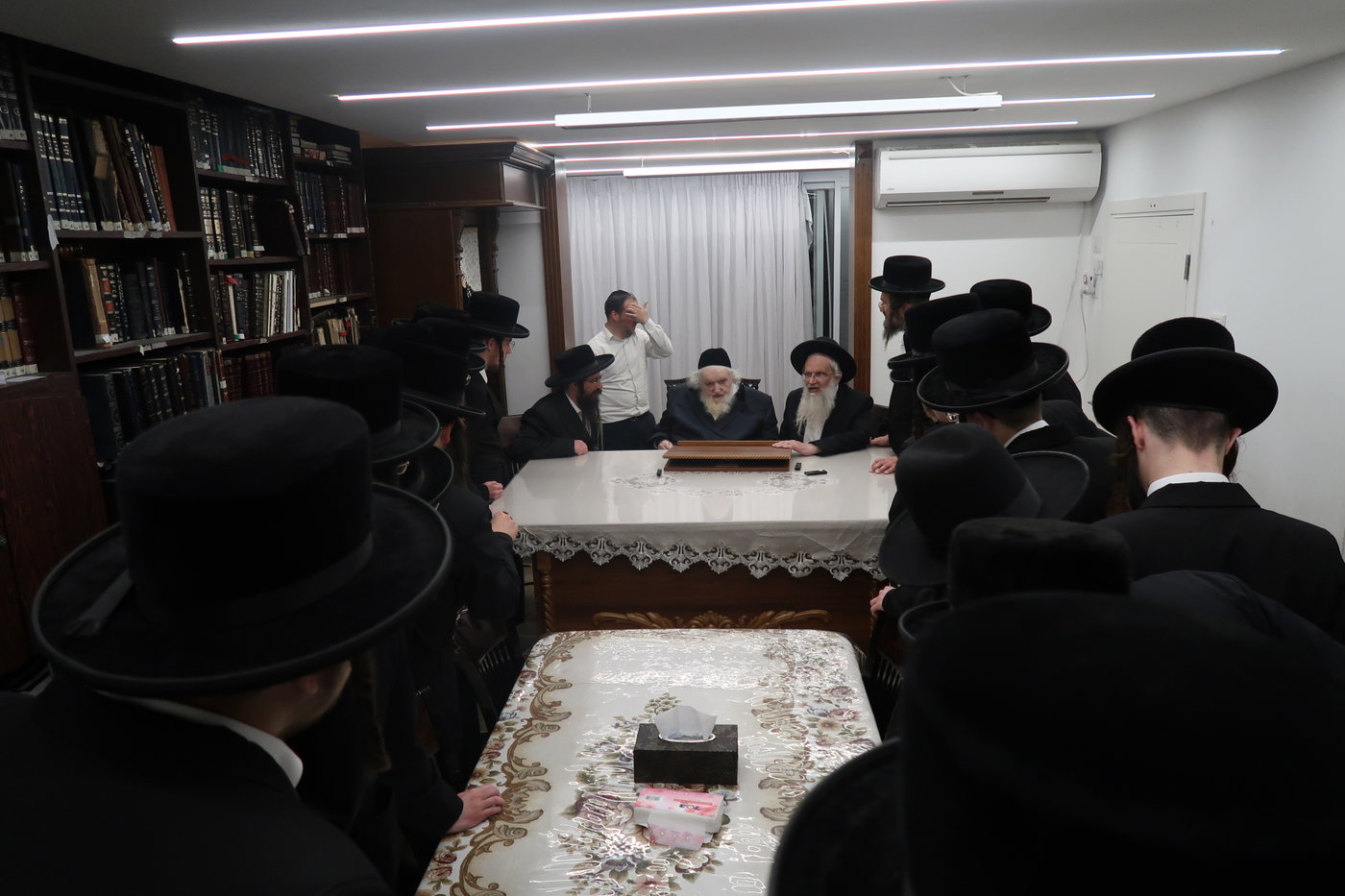הרב מאיר משולם הלברשטאם אצל הגר"מ שטרנבוך