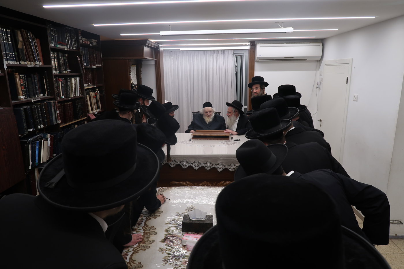 הרב מאיר משולם הלברשטאם אצל הגר"מ שטרנבוך
