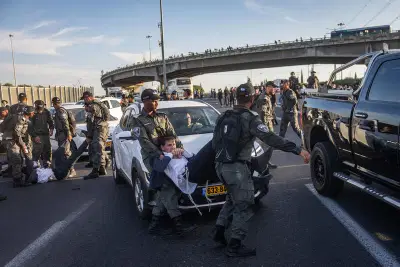 אחרי הביקורת על שחרורה המוקדם: הנהגת שדרסה בהפגנה נחקרה באזהרה