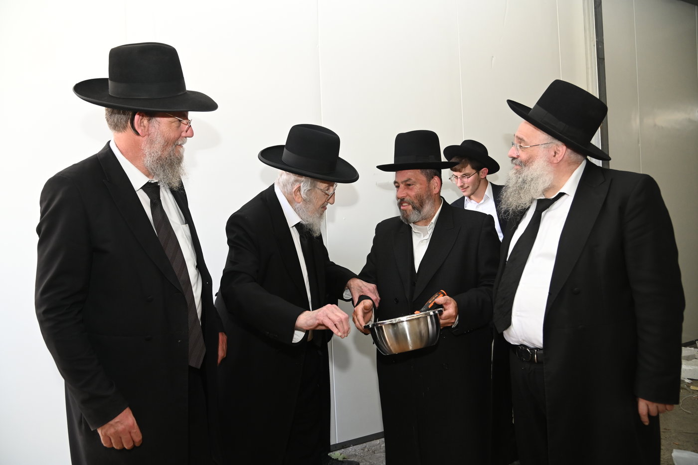 יציקת ארון הקודש בשיכון ה'