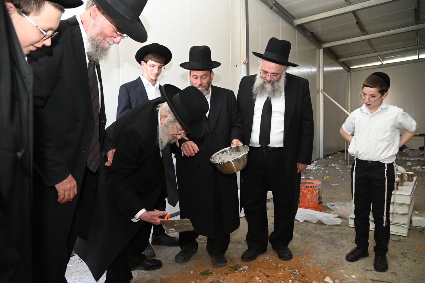 יציקת ארון הקודש בשיכון ה'