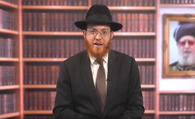 ספסלי בית המדרש: האם מותר לשבת במקום שמונחים ספרי קודש? • צפו