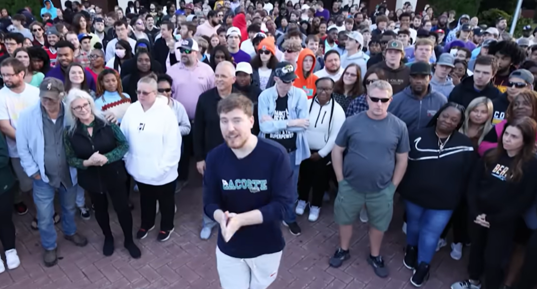 מיסטר ביסט עם אתגר 1000 מנותחי קטרקט