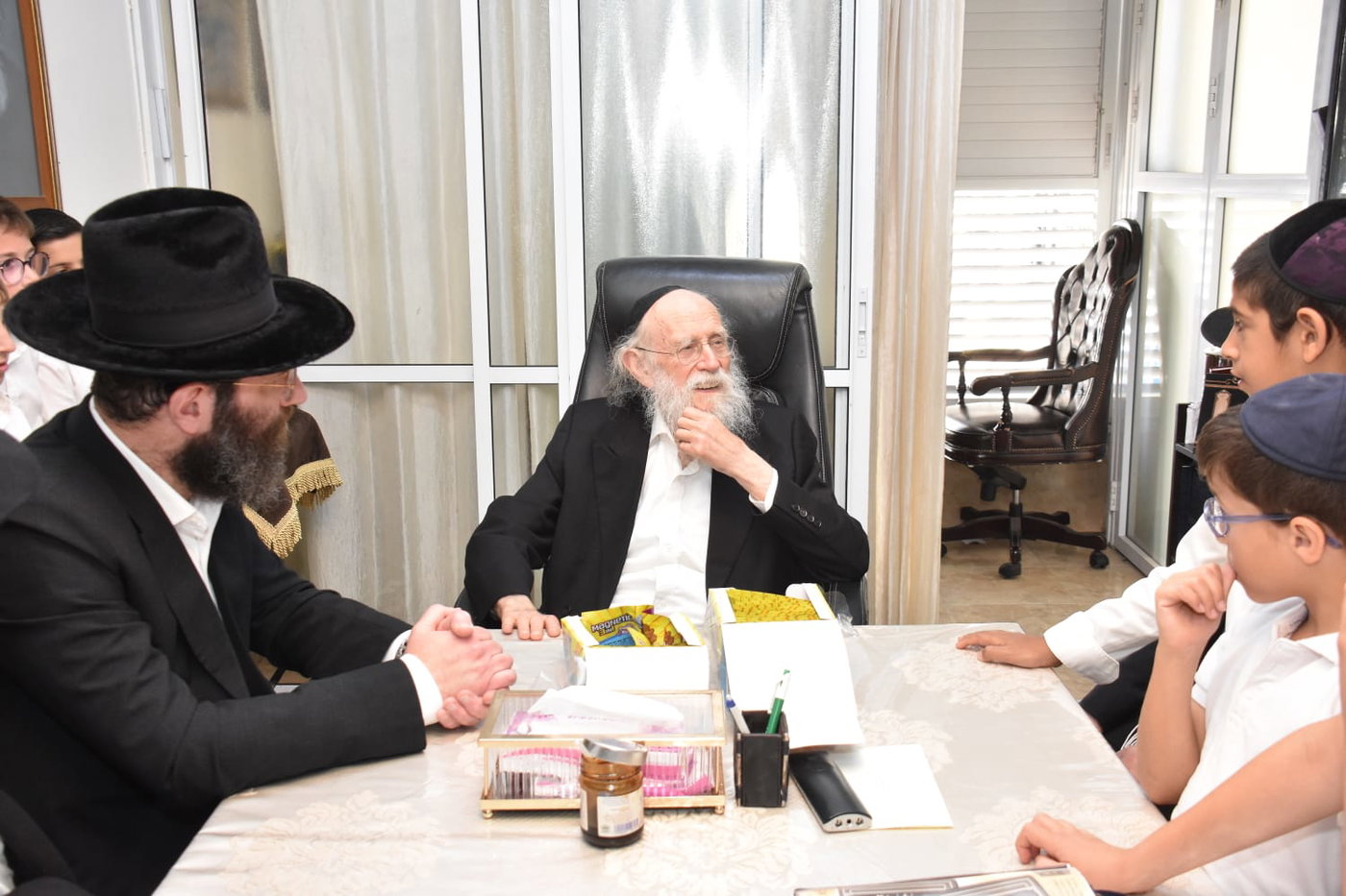 ילדי אהלי ספר אצל הגר"ש גלאי