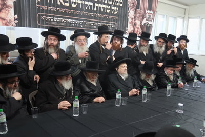 הגרי"מ שכטר במעמד לטובת הכולל