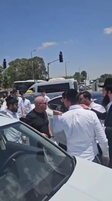 אברך נעצר סמוך לצומת גילת בדרום והוסגר למשטרה הצבאית; מחאה המונית במקום