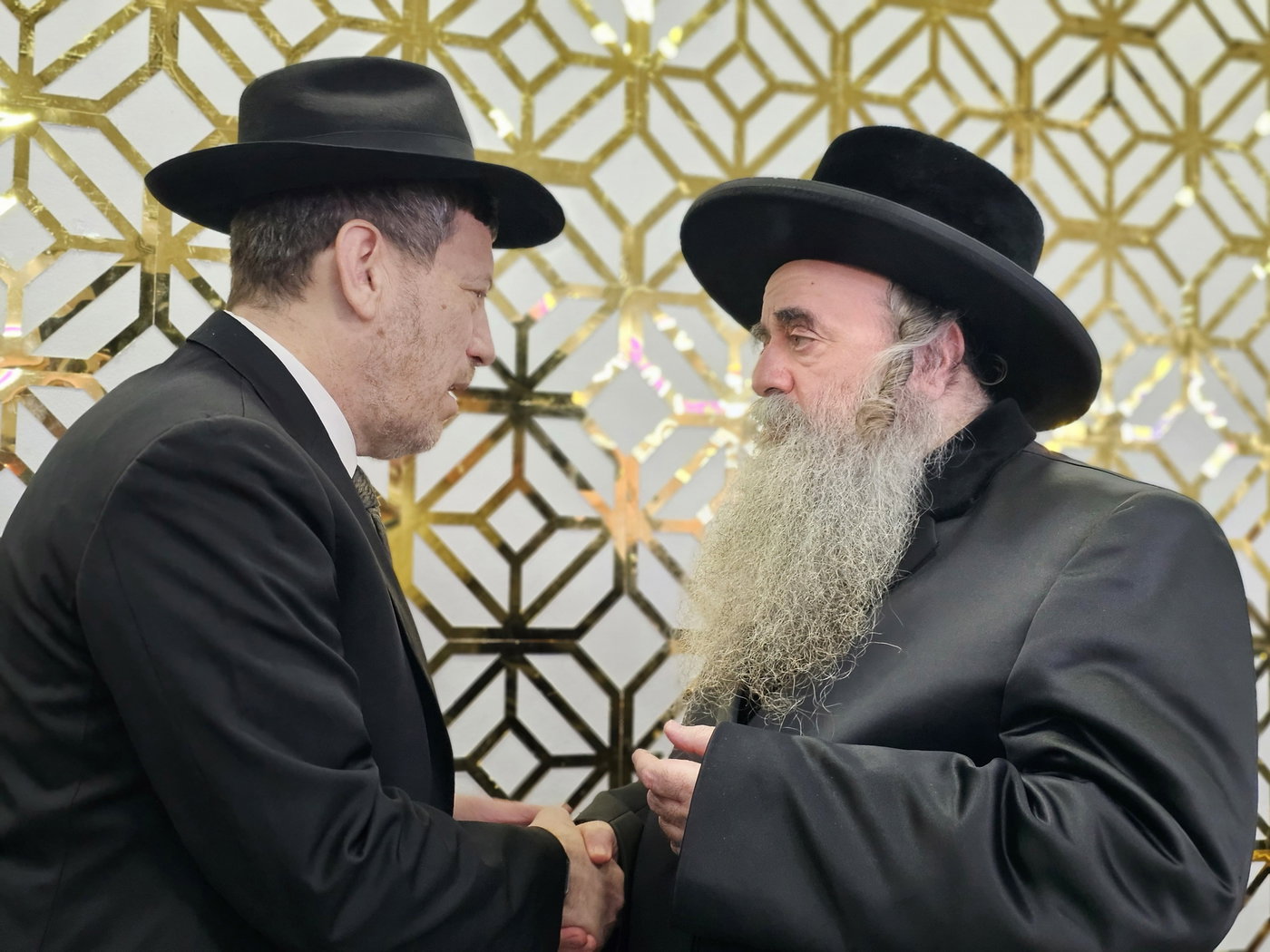 עם רבה של שיכון ג ורב הסניף האון רבי סיני הלברשטאם