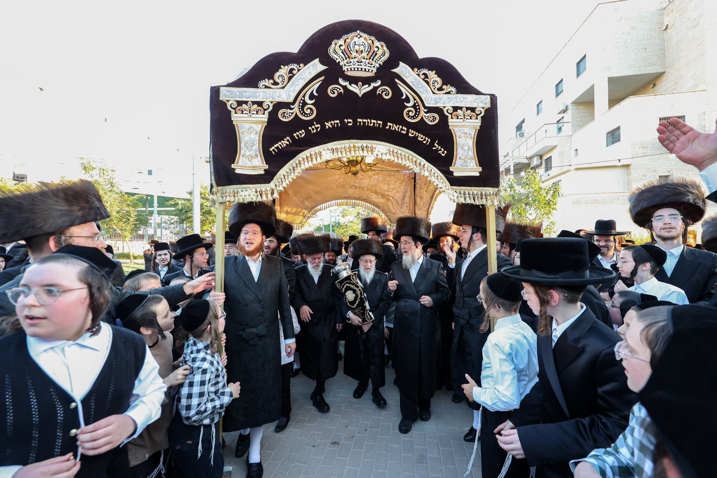 הכנסת ספר תורה בסערט ויז'ניץ